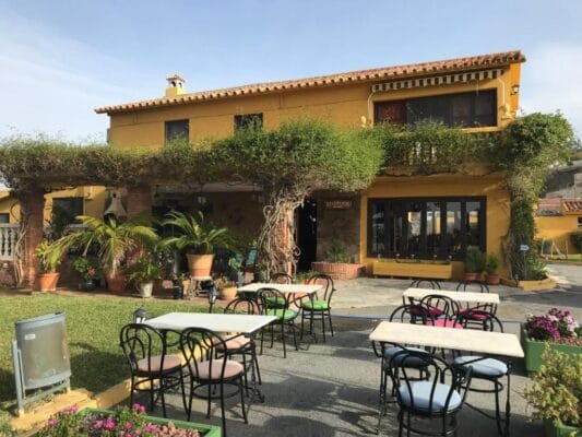 Moteru stovyklos Ispanijoje vila