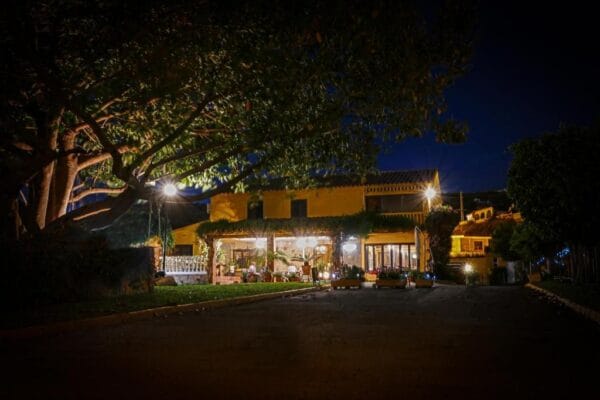 Moteru stovyklos Ispanijoje vila