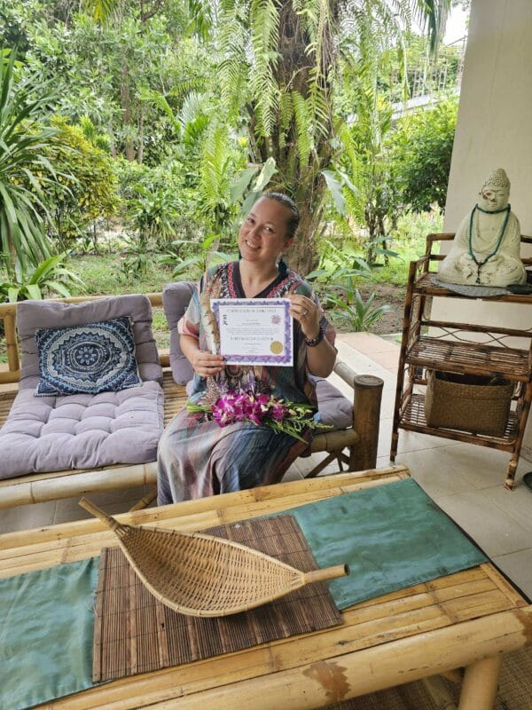Simona Kupetienė su REIKI meistrės ir mokytojos sertifikatu